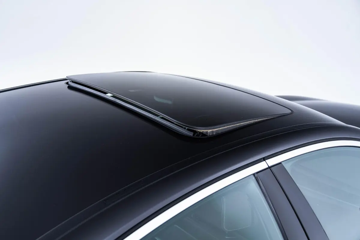520i High Executive Edition M Sport - Panoramadak - Head up - Driving/Parking Assistant - Comforstoelen - Elektrisch verwarmde voorstoelen - Navigatiesysteem Professional -