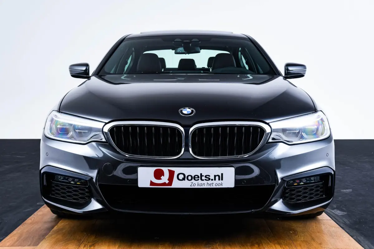520i High Executive Edition M Sport - Panoramadak - Head up - Driving/Parking Assistant - Comforstoelen - Elektrisch verwarmde voorstoelen - Navigatiesysteem Professional -