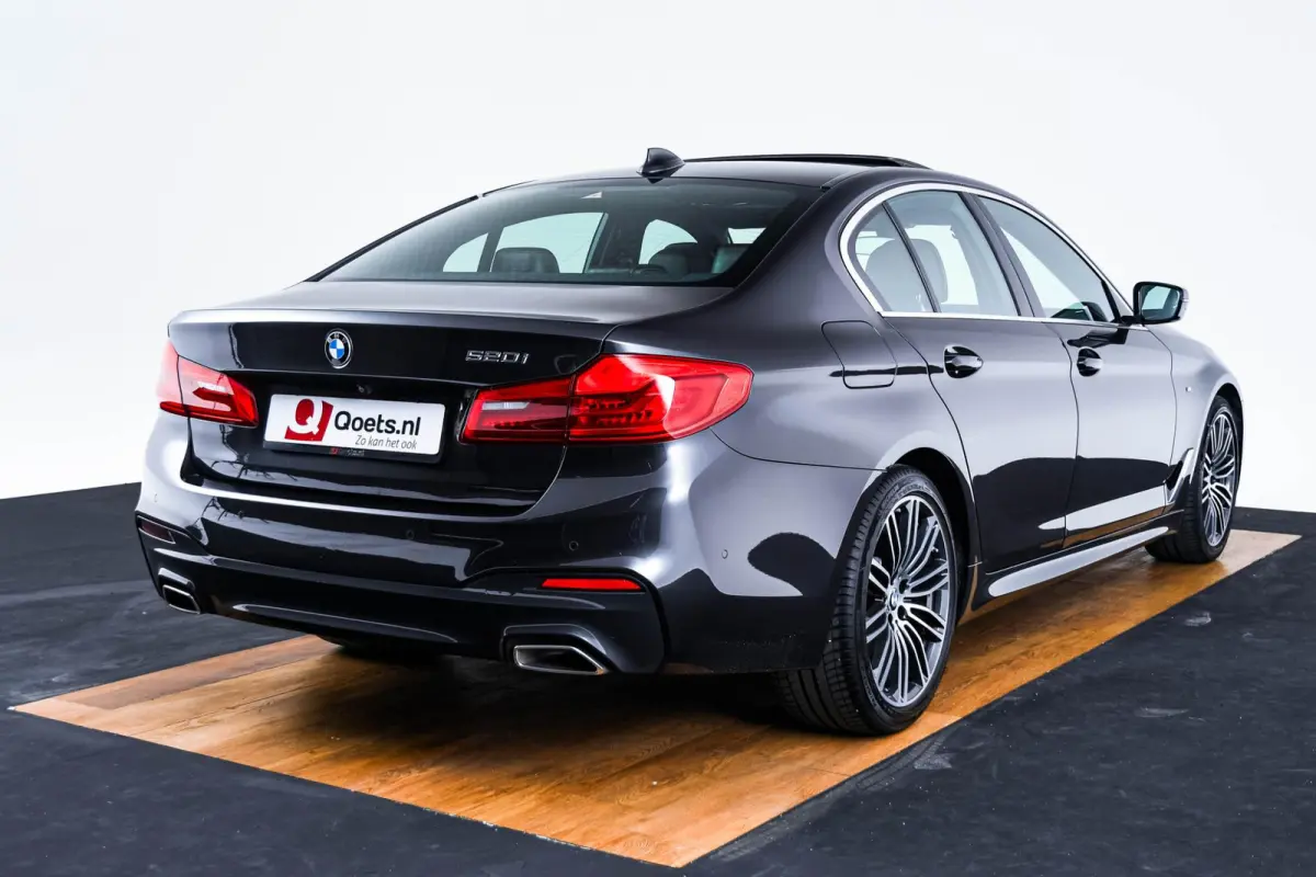 520i High Executive Edition M Sport - Panoramadak - Head up - Driving/Parking Assistant - Comforstoelen - Elektrisch verwarmde voorstoelen - Navigatiesysteem Professional -