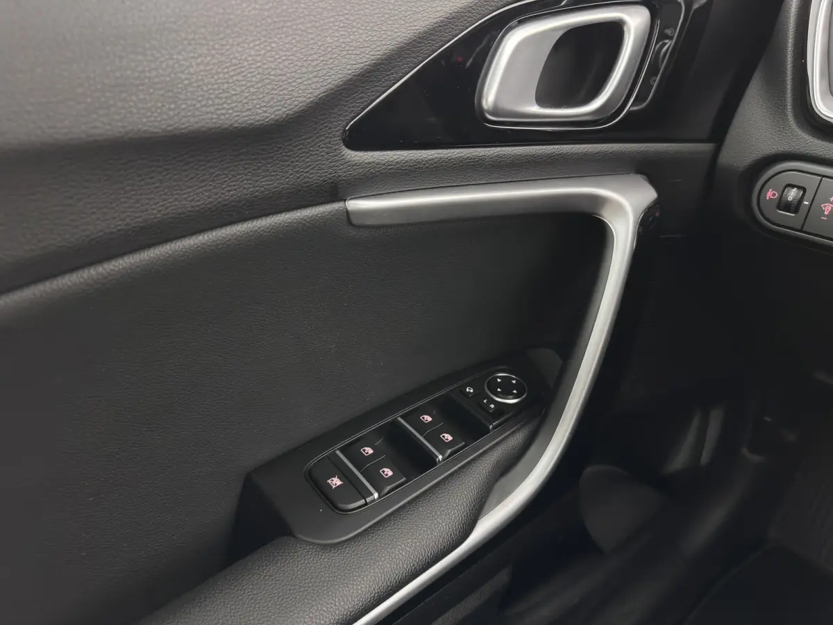 1.6 GDi PHEV DynamicPlusLine (Plug-In) {SoH-97%} (INCL-BTW ) Aut.*LEATHER-FABRIC | FULL-LED | KEYLESS | NAVI-FULLMAP | HEATED-SPORTSEATS | CAMERA | DAB | LANE-ASSIST | ADAPT.CRUISE | PRIVACY