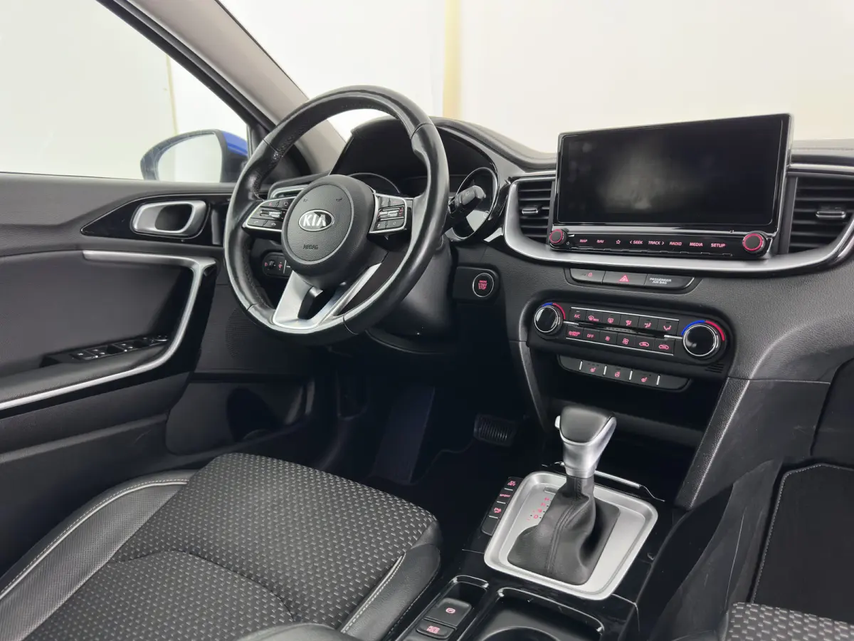 1.6 GDi PHEV DynamicPlusLine (Plug-In) {SoH-97%} (INCL-BTW ) Aut.*LEATHER-FABRIC | FULL-LED | KEYLESS | NAVI-FULLMAP | HEATED-SPORTSEATS | CAMERA | DAB | LANE-ASSIST | ADAPT.CRUISE | PRIVACY