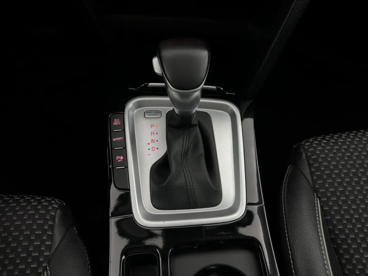 1.6 GDi PHEV DynamicPlusLine (Plug-In) {SoH-97%} (INCL-BTW ) Aut.*LEATHER-FABRIC | FULL-LED | KEYLESS | NAVI-FULLMAP | HEATED-SPORTSEATS | CAMERA | DAB | LANE-ASSIST | ADAPT.CRUISE | PRIVACY
