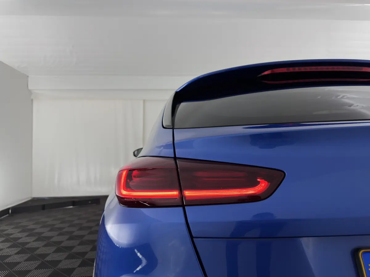 1.6 GDi PHEV DynamicPlusLine (Plug-In) {SoH-97%} (INCL-BTW ) Aut.*LEATHER-FABRIC | FULL-LED | KEYLESS | NAVI-FULLMAP | HEATED-SPORTSEATS | CAMERA | DAB | LANE-ASSIST | ADAPT.CRUISE | PRIVACY