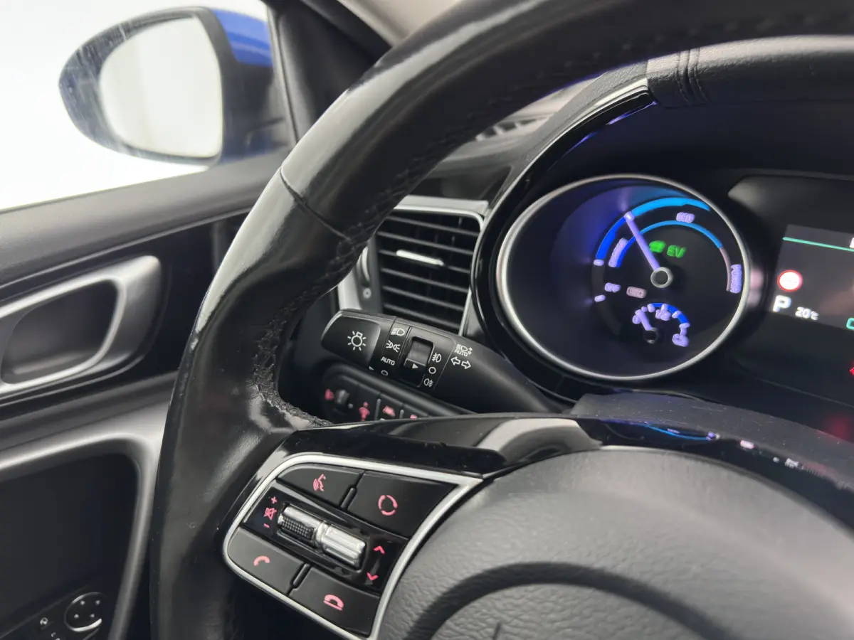 1.6 GDi PHEV DynamicPlusLine (Plug-In) {SoH-97%} (INCL-BTW ) Aut.*LEATHER-FABRIC | FULL-LED | KEYLESS | NAVI-FULLMAP | HEATED-SPORTSEATS | CAMERA | DAB | LANE-ASSIST | ADAPT.CRUISE | PRIVACY