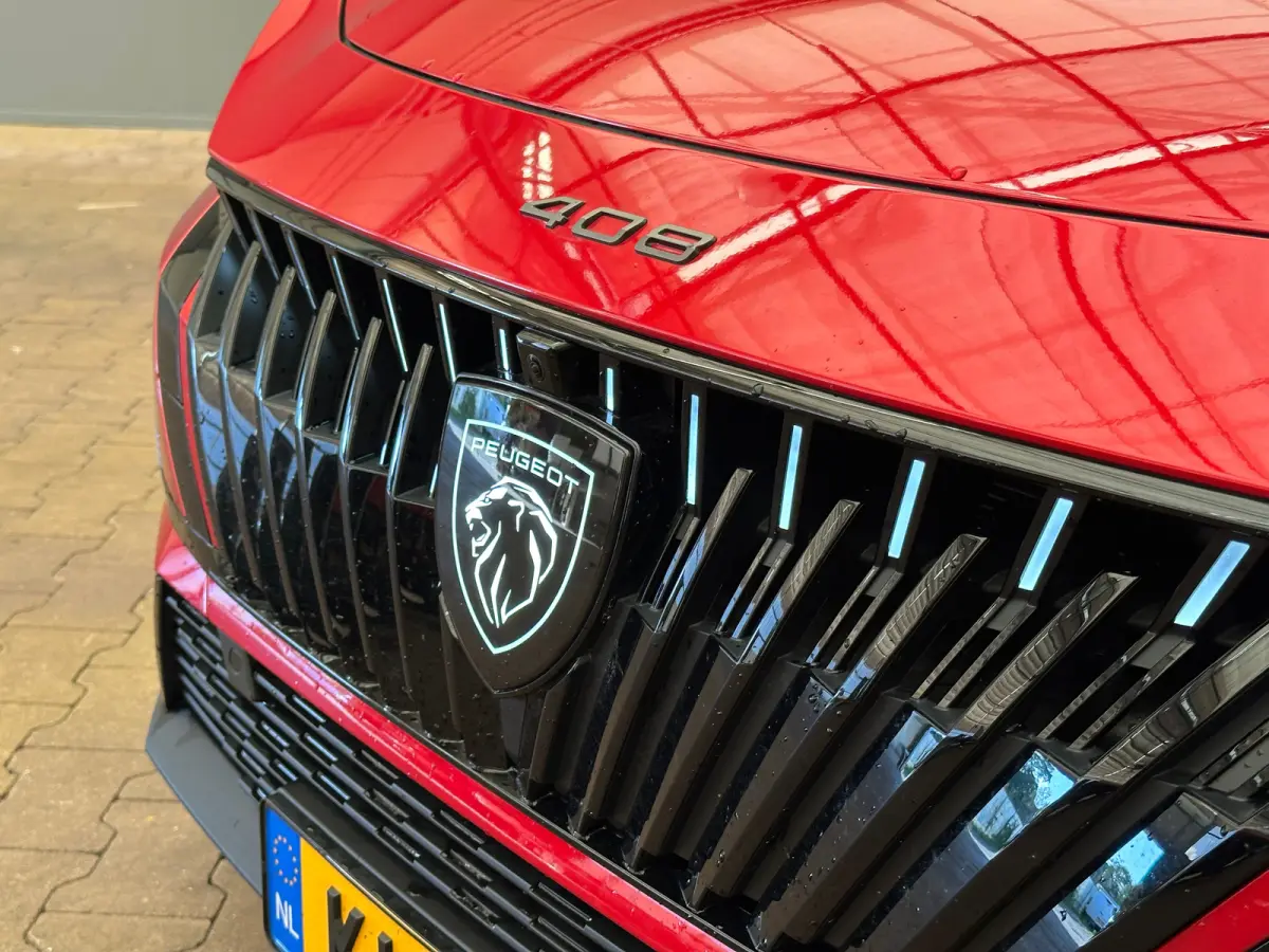 1.6 GT Exclusive Plug-In Hybrid 240 Focal | Leder | Navigatie | Stoel+Stuurverwarming || 20" lichtmetalen velgen 'MONOLITHE’ | Active Safety Brake (met camera en radar) | Drive Assist Plus