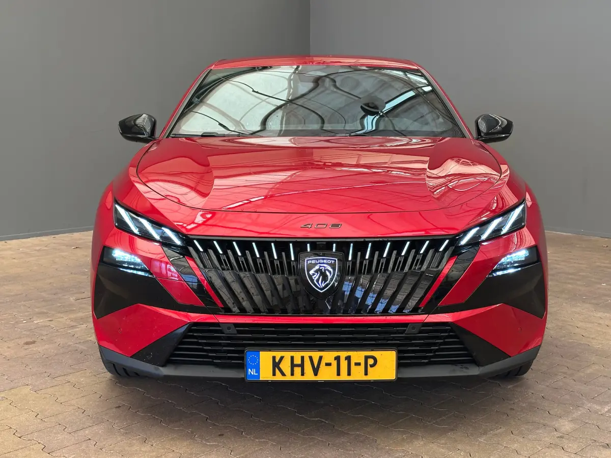 1.6 GT Exclusive Plug-In Hybrid 240 Focal | Leder | Navigatie | Stoel+Stuurverwarming || 20" lichtmetalen velgen 'MONOLITHE’ | Active Safety Brake (met camera en radar) | Drive Assist Plus