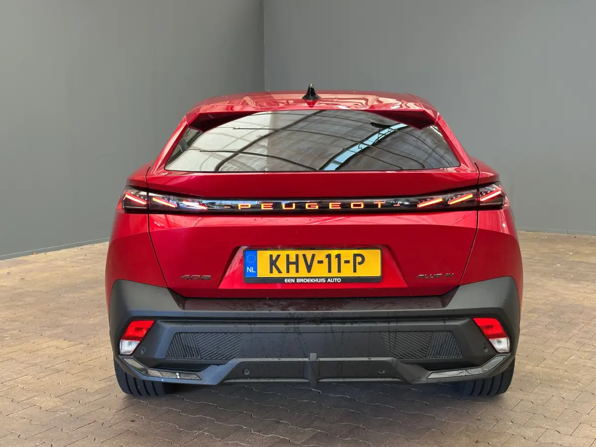 1.6 GT Exclusive Plug-In Hybrid 240 Focal | Leder | Navigatie | Stoel+Stuurverwarming || 20" lichtmetalen velgen 'MONOLITHE’ | Active Safety Brake (met camera en radar) | Drive Assist Plus