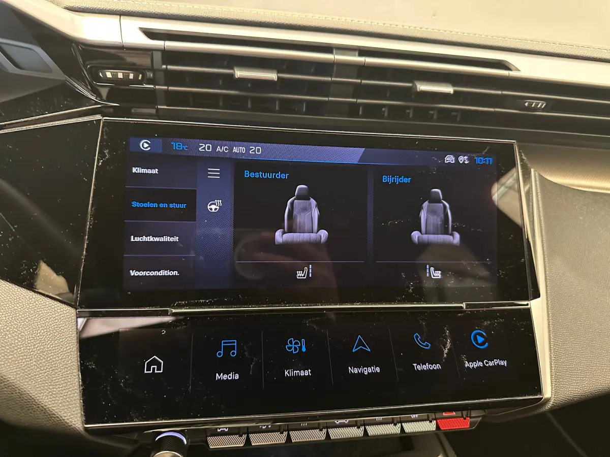1.6 GT Exclusive Plug-In Hybrid 240 Focal | Leder | Navigatie | Stoel+Stuurverwarming || 20" lichtmetalen velgen 'MONOLITHE’ | Active Safety Brake (met camera en radar) | Drive Assist Plus