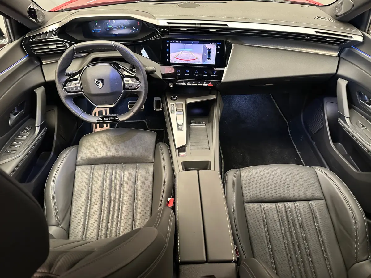 1.6 GT Exclusive Plug-In Hybrid 240 Focal | Leder | Navigatie | Stoel+Stuurverwarming || 20" lichtmetalen velgen 'MONOLITHE’ | Active Safety Brake (met camera en radar) | Drive Assist Plus