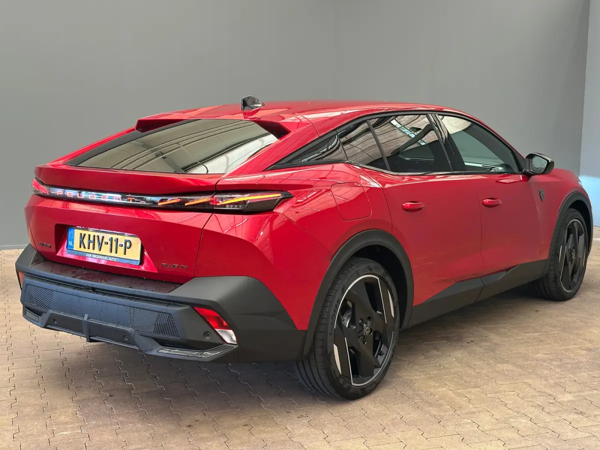 1.6 GT Exclusive Plug-In Hybrid 240 Focal | Leder | Navigatie | Stoel+Stuurverwarming || 20" lichtmetalen velgen 'MONOLITHE’ | Active Safety Brake (met camera en radar) | Drive Assist Plus