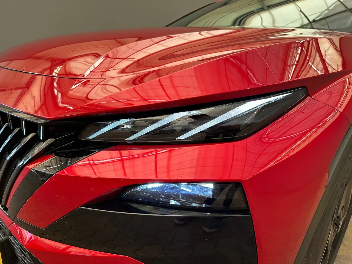 1.6 GT Exclusive Plug-In Hybrid 240 Focal | Leder | Navigatie | Stoel+Stuurverwarming || 20" lichtmetalen velgen 'MONOLITHE’ | Active Safety Brake (met camera en radar) | Drive Assist Plus