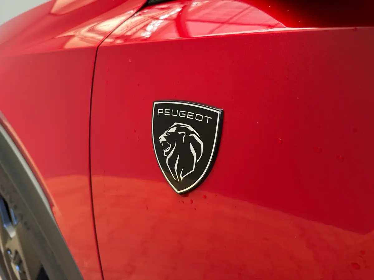 1.6 GT Exclusive Plug-In Hybrid 240 Focal | Leder | Navigatie | Stoel+Stuurverwarming || 20" lichtmetalen velgen 'MONOLITHE’ | Active Safety Brake (met camera en radar) | Drive Assist Plus