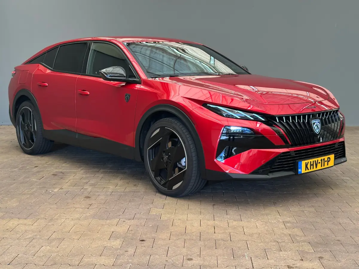1.6 GT Exclusive Plug-In Hybrid 240 Focal | Leder | Navigatie | Stoel+Stuurverwarming || 20" lichtmetalen velgen 'MONOLITHE’ | Active Safety Brake (met camera en radar) | Drive Assist Plus