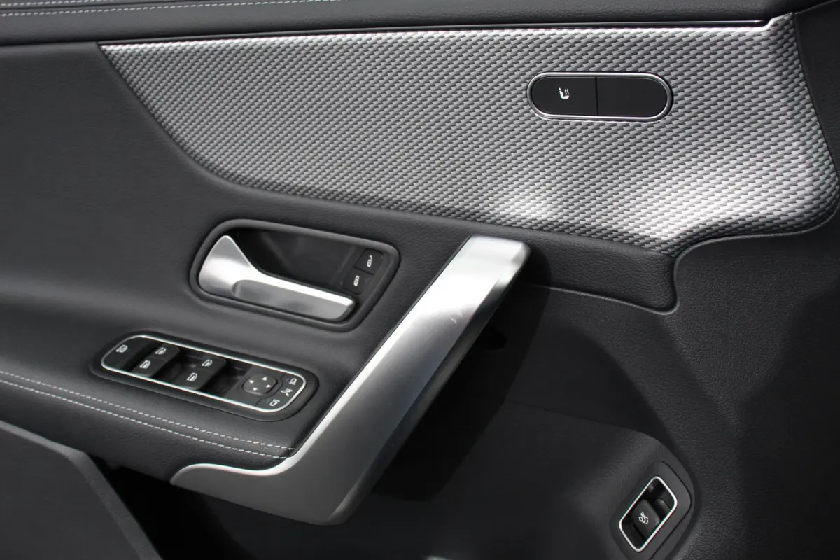 200 Automaat Progressive Navigatie Climate Control Led Trekhaak Stoelverwarming Half Leder Camera