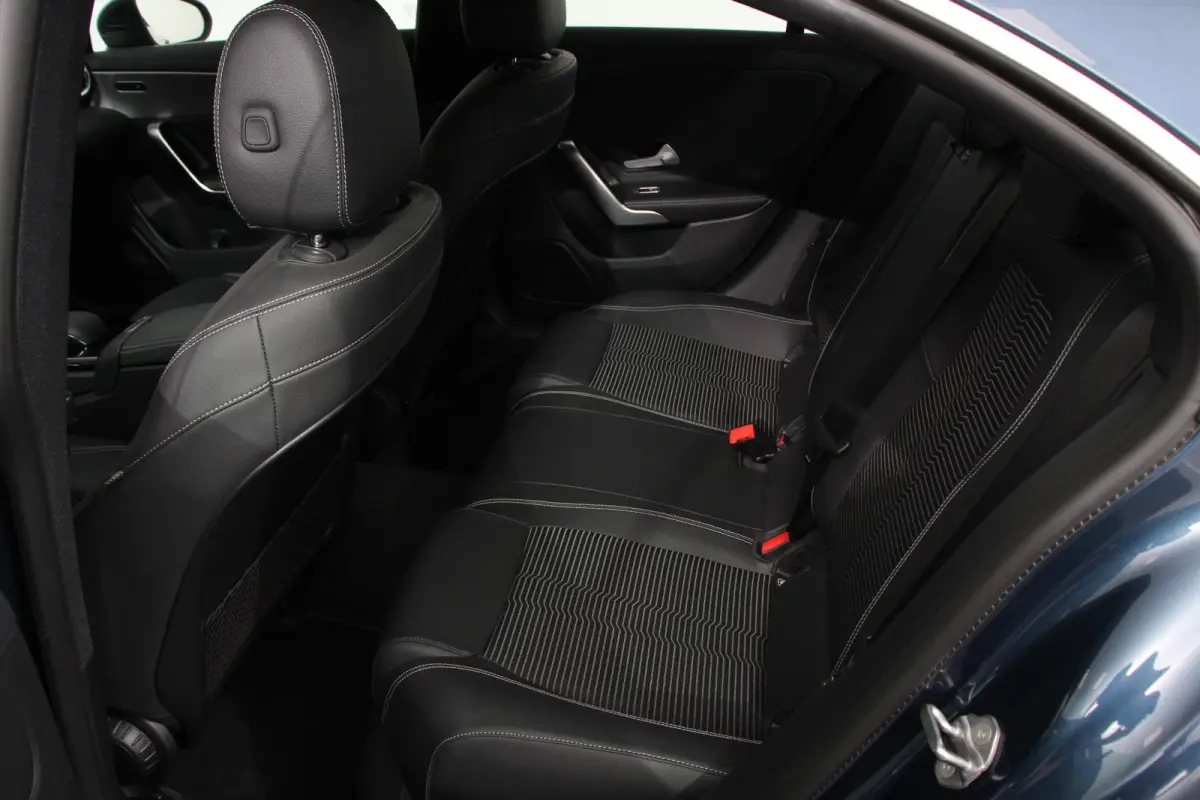 200 Automaat Progressive Navigatie Climate Control Led Trekhaak Stoelverwarming Half Leder Camera