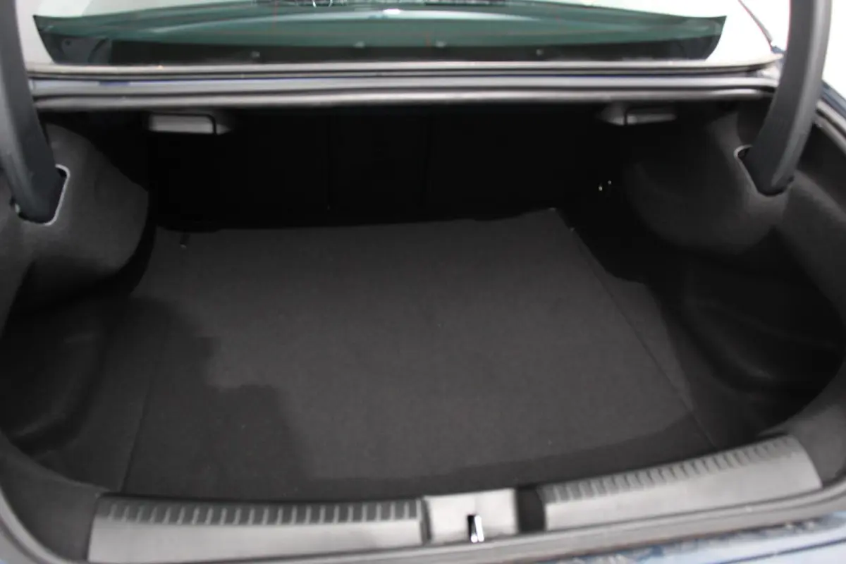 200 Automaat Progressive Navigatie Climate Control Led Trekhaak Stoelverwarming Half Leder Camera