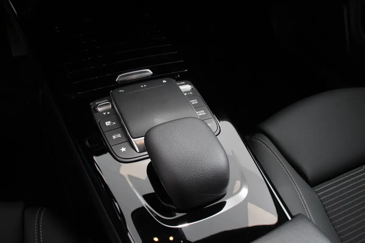 200 Automaat Progressive Navigatie Climate Control Led Trekhaak Stoelverwarming Half Leder Camera