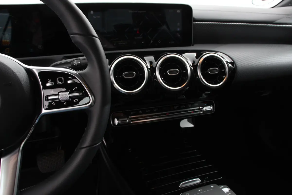 200 Automaat Progressive Navigatie Climate Control Led Trekhaak Stoelverwarming Half Leder Camera