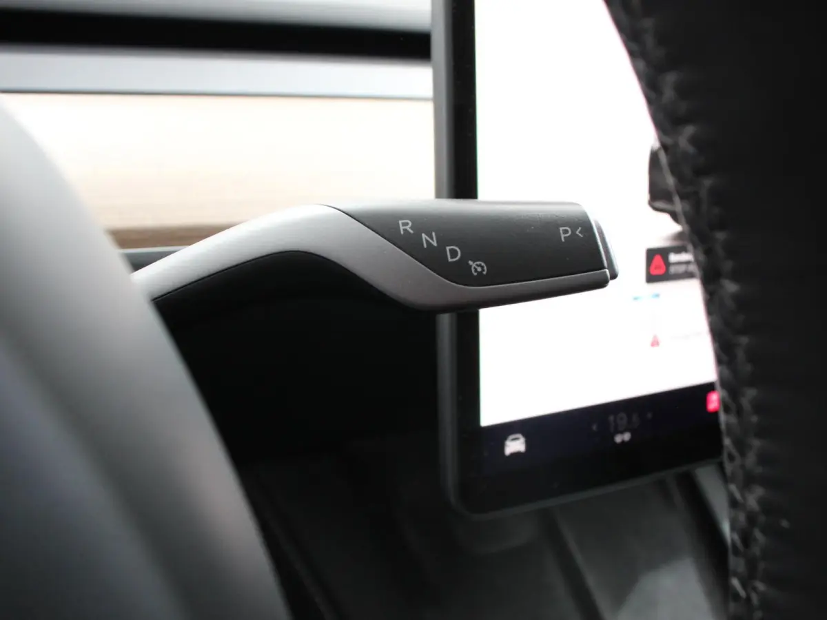 Long Range AWD 75 kWh Climate control Adaptieve cruise control Achteruitrijcamera Panoramadak Keyless Stuurverwarming Stoelverwarming LED Navigatie Parkeersensoren