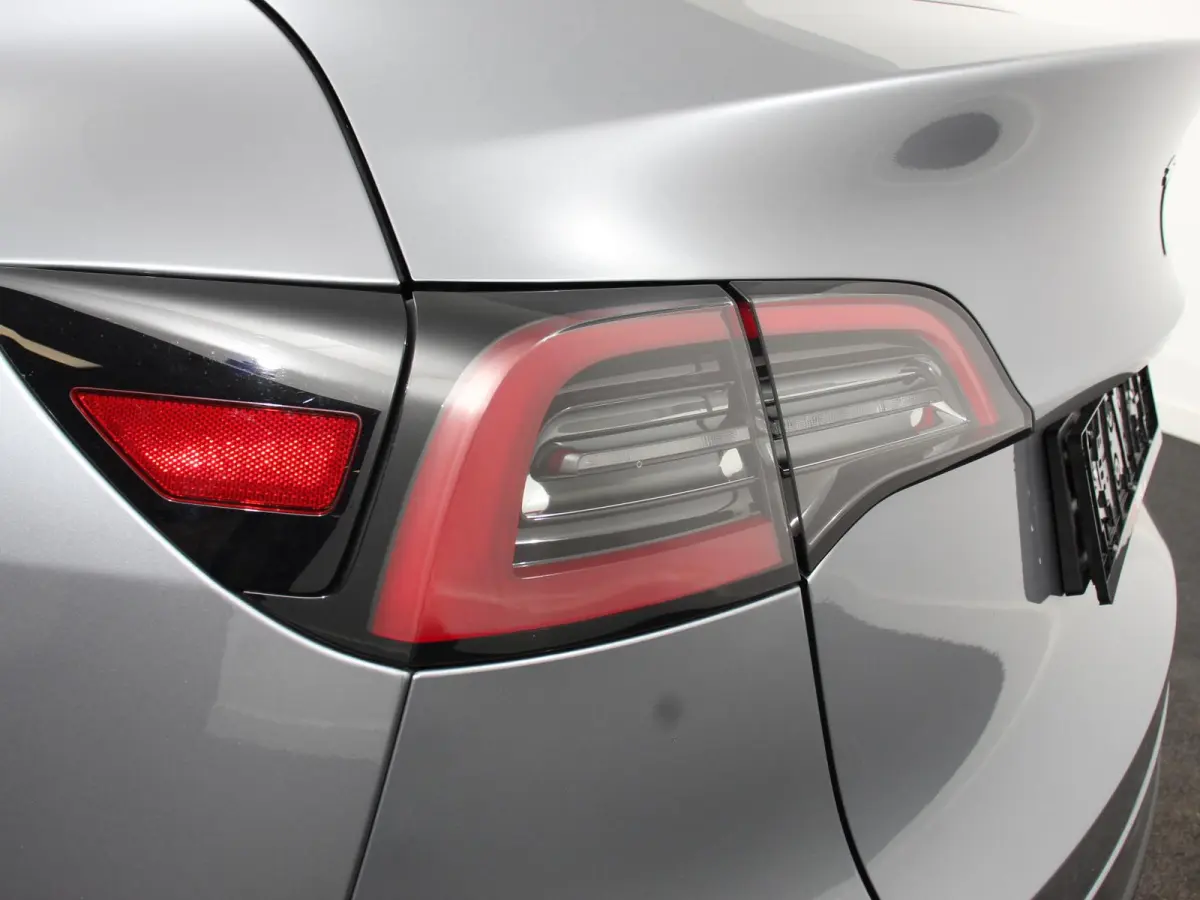 Long Range AWD 75 kWh Climate control Adaptieve cruise control Achteruitrijcamera Panoramadak Keyless Stuurverwarming Stoelverwarming LED Navigatie Parkeersensoren