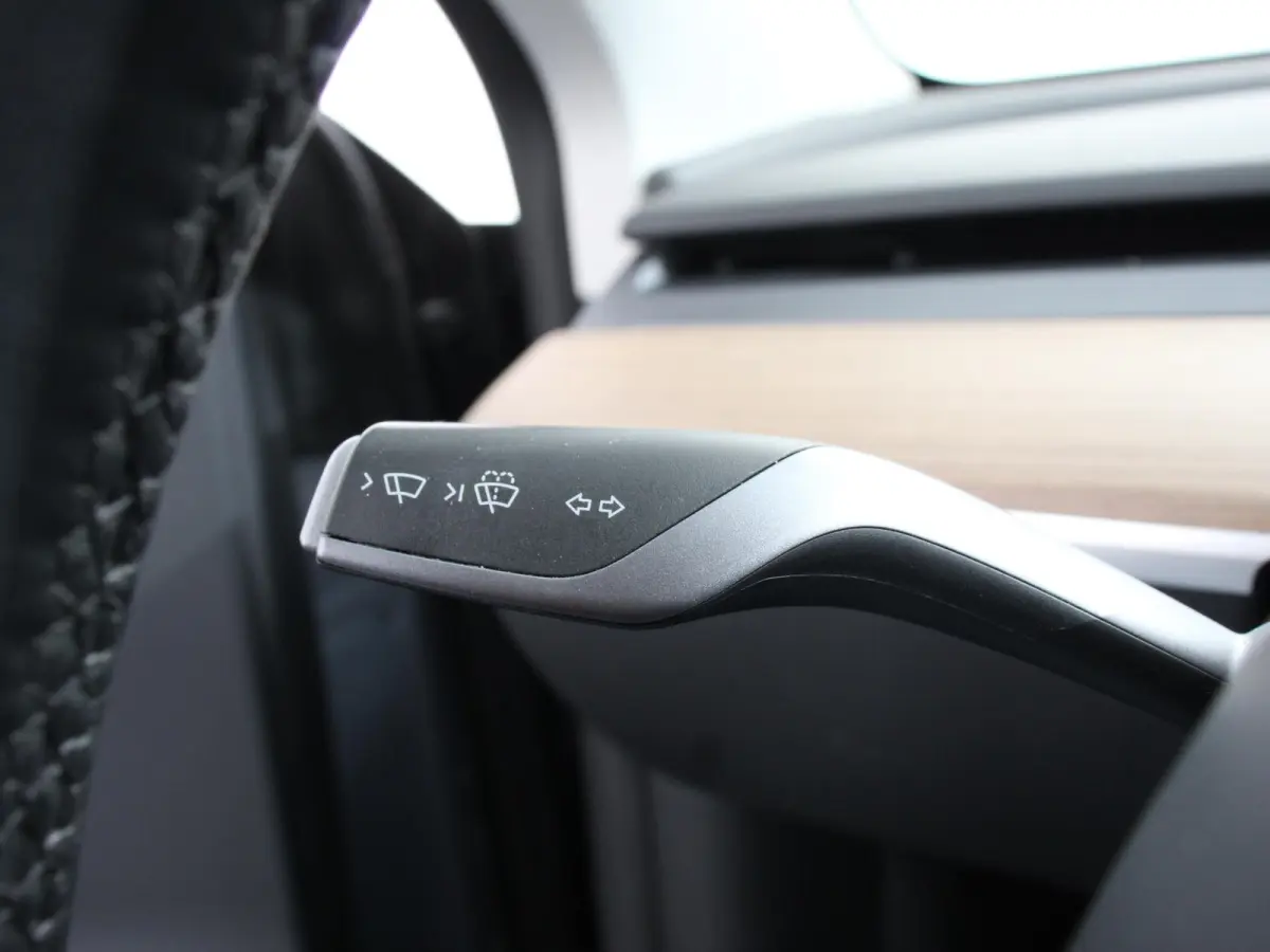 Long Range AWD 75 kWh Climate control Adaptieve cruise control Achteruitrijcamera Panoramadak Keyless Stuurverwarming Stoelverwarming LED Navigatie Parkeersensoren
