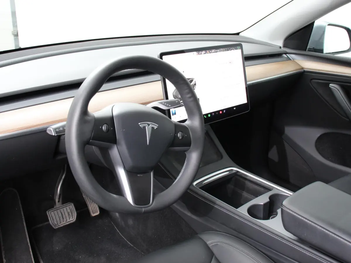 Long Range AWD 75 kWh Climate control Adaptieve cruise control Achteruitrijcamera Panoramadak Keyless Stuurverwarming Stoelverwarming LED Navigatie Parkeersensoren
