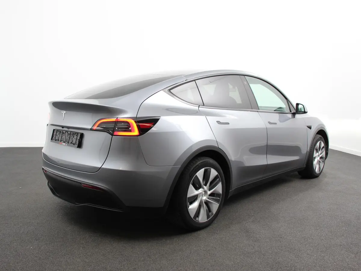 Long Range AWD 75 kWh Climate control Adaptieve cruise control Achteruitrijcamera Panoramadak Keyless Stuurverwarming Stoelverwarming LED Navigatie Parkeersensoren