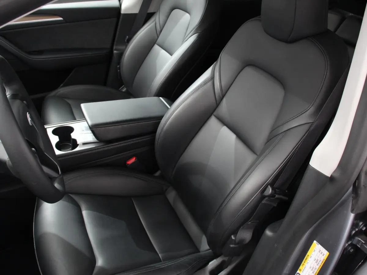 Long Range AWD 75 kWh Climate control Adaptieve cruise control Achteruitrijcamera Panoramadak Keyless Stuurverwarming Stoelverwarming LED Navigatie Parkeersensoren