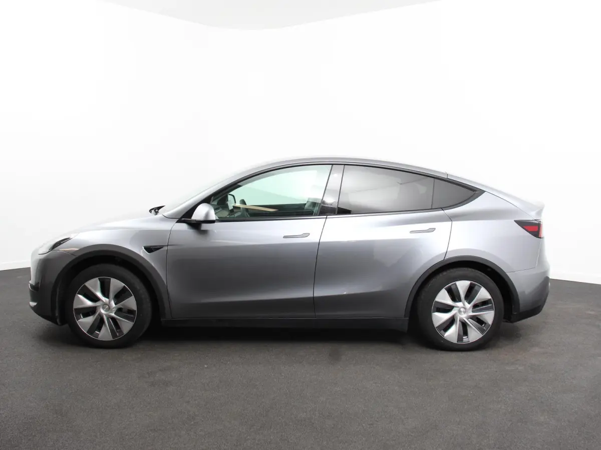 Long Range AWD 75 kWh Climate control Adaptieve cruise control Achteruitrijcamera Panoramadak Keyless Stuurverwarming Stoelverwarming LED Navigatie Parkeersensoren