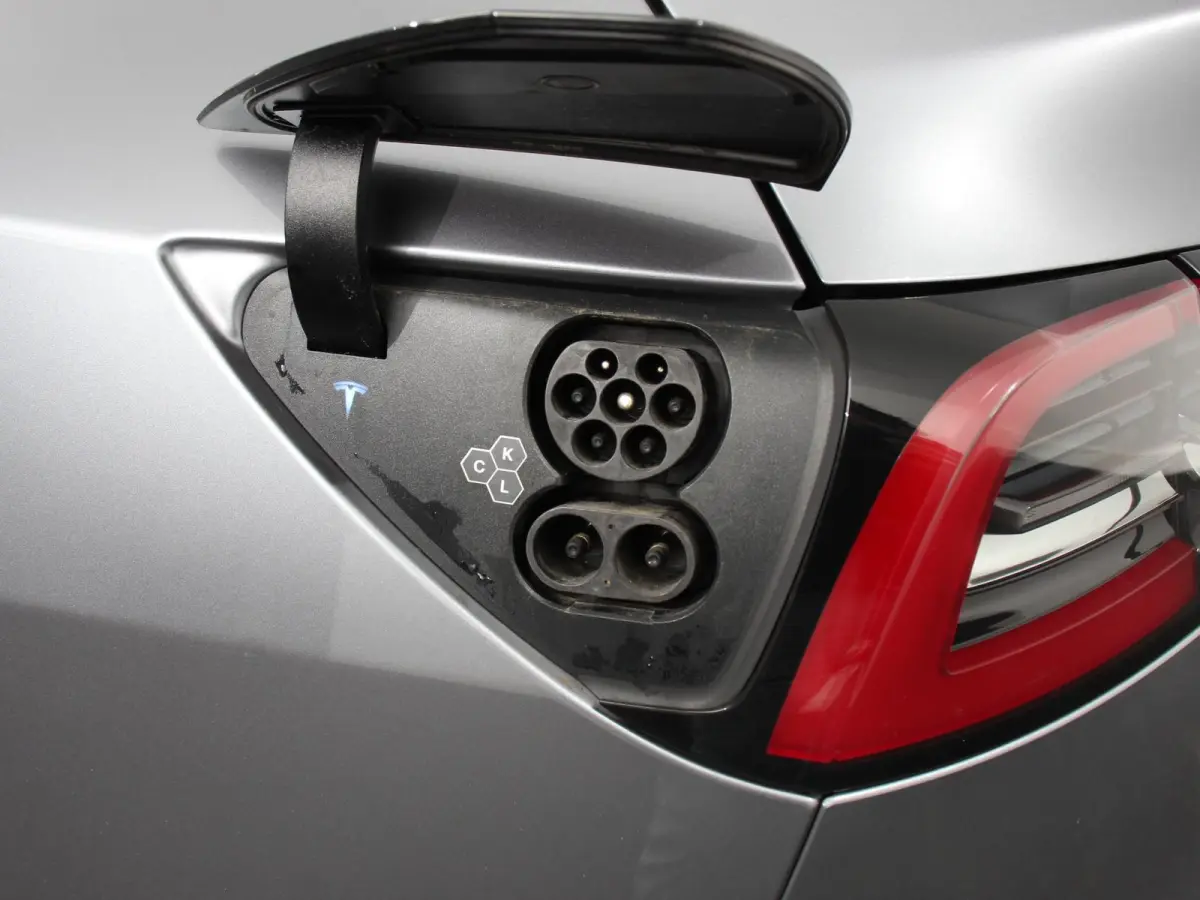 Long Range AWD 75 kWh Climate control Adaptieve cruise control Achteruitrijcamera Panoramadak Keyless Stuurverwarming Stoelverwarming LED Navigatie Parkeersensoren