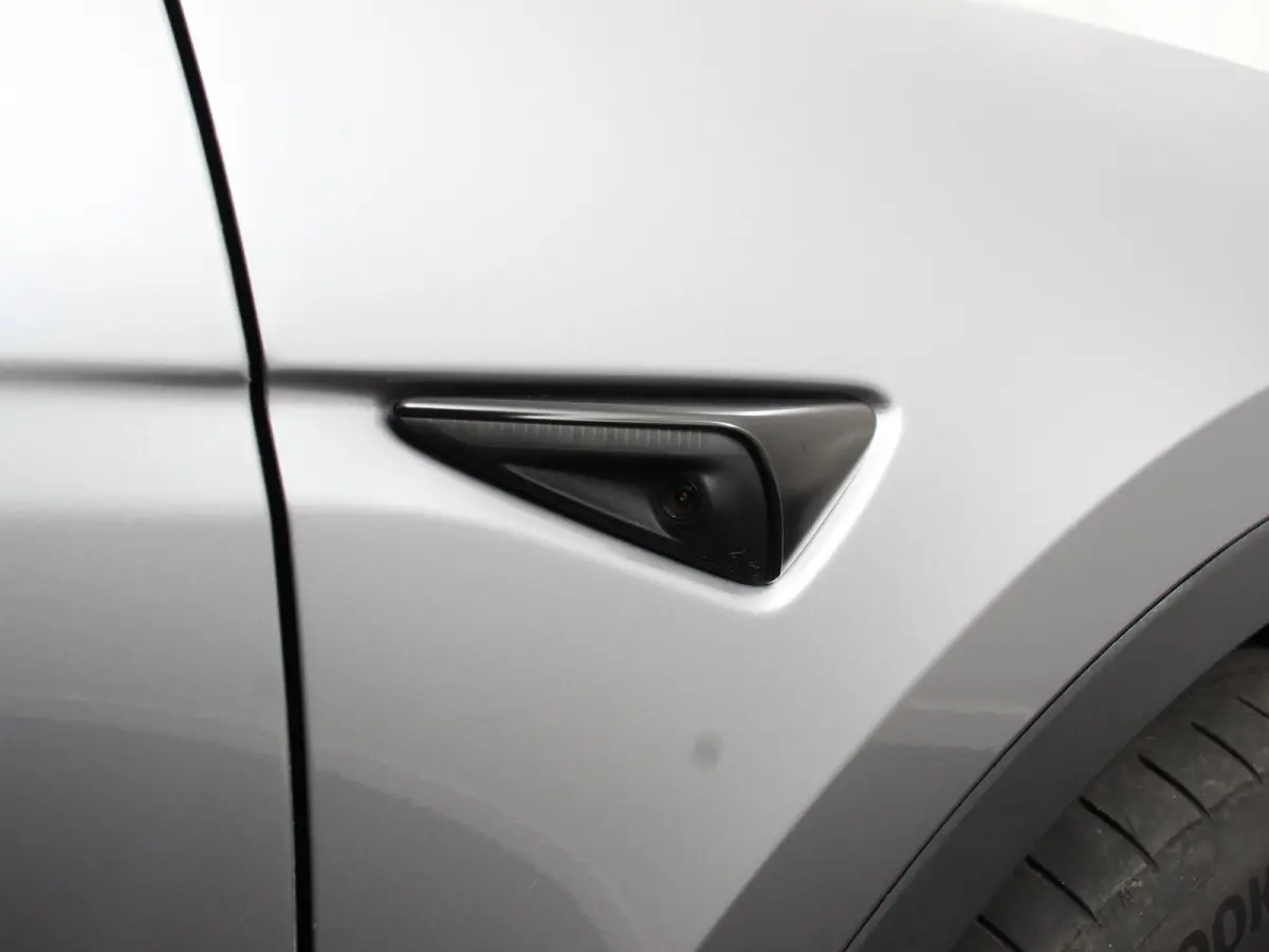 Long Range AWD 75 kWh Climate control Adaptieve cruise control Achteruitrijcamera Panoramadak Keyless Stuurverwarming Stoelverwarming LED Navigatie Parkeersensoren