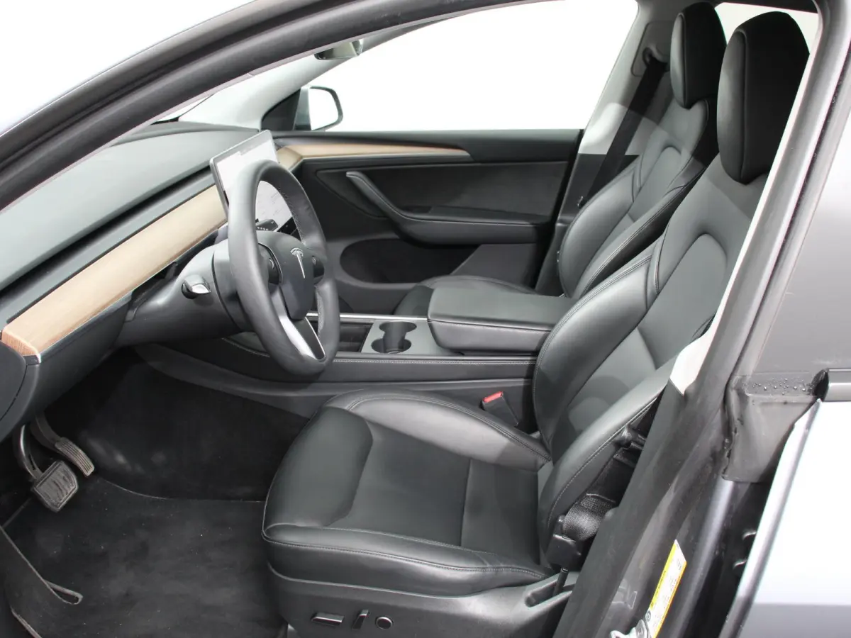 Long Range AWD 75 kWh Climate control Adaptieve cruise control Achteruitrijcamera Panoramadak Keyless Stuurverwarming Stoelverwarming LED Navigatie Parkeersensoren