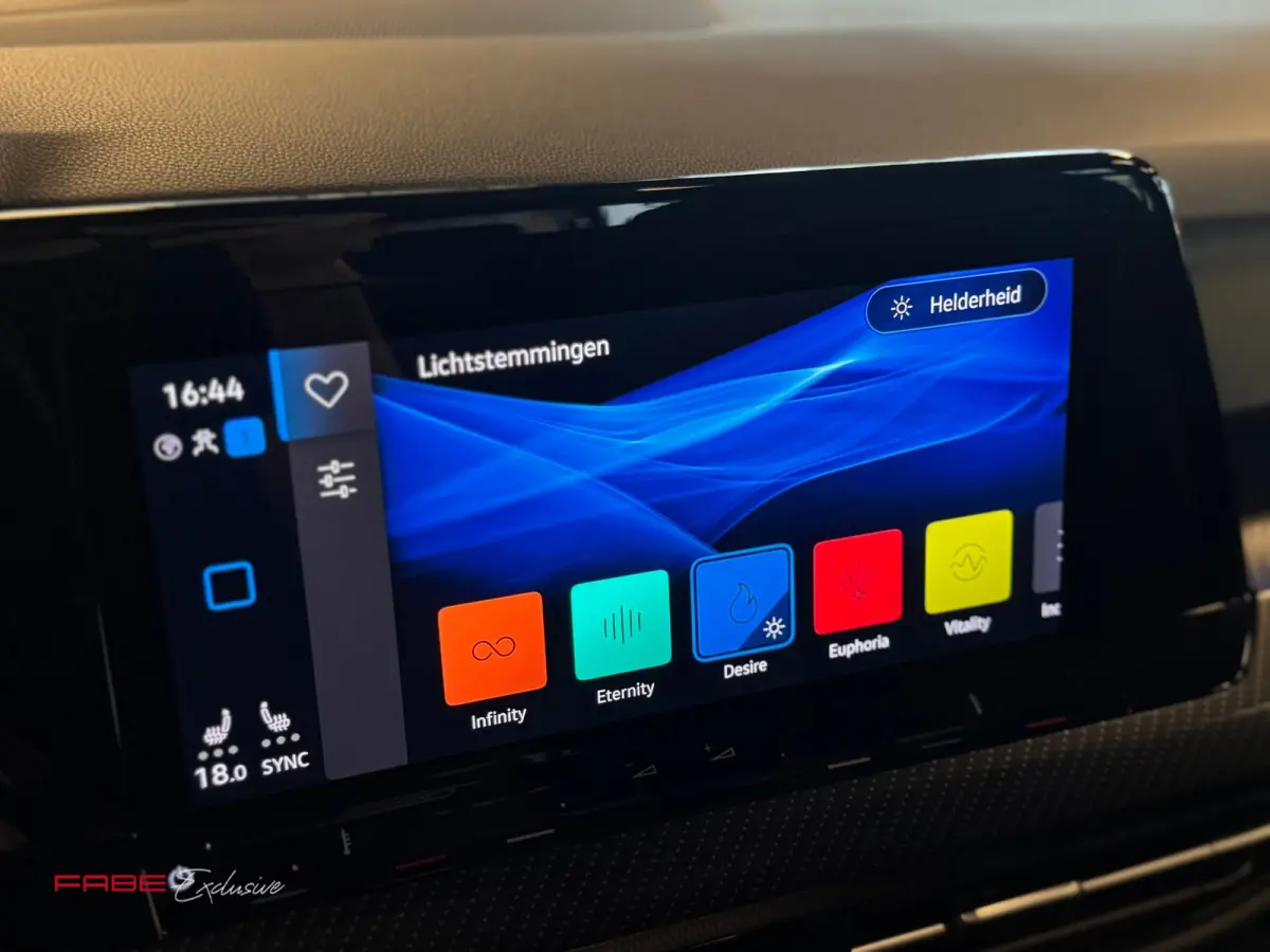 2.0 TSI R 4Motion / H/K / IQ Lights / HUD / Pano / Camera / Stuurverwarming