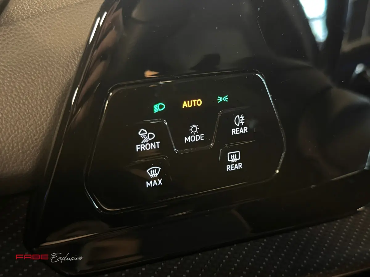 2.0 TSI R 4Motion / H/K / IQ Lights / HUD / Pano / Camera / Stuurverwarming