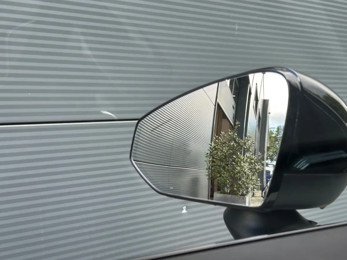 P3 Long Range Plus Europa 69 kWh | Stoel & stuurverwarming | Black pakket | Pilot Assist | Harman/Kardon | Warmtepomp |