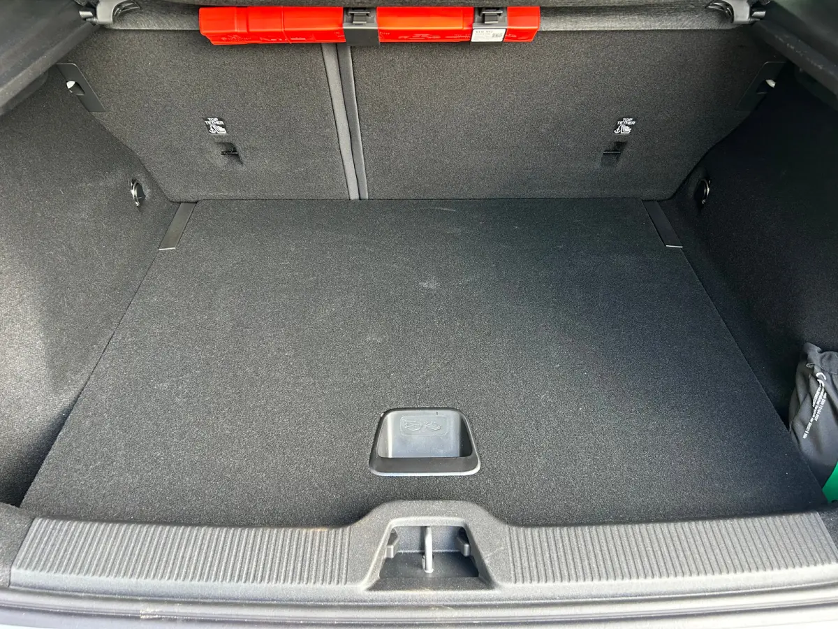 P3 Long Range Plus Europa 69 kWh | Stoel & stuurverwarming | Black pakket | Pilot Assist | Harman/Kardon | Warmtepomp |