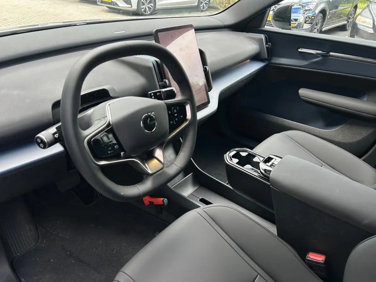 P3 Long Range Plus Europa 69 kWh | Stoel & stuurverwarming | Black pakket | Pilot Assist | Harman/Kardon | Warmtepomp |