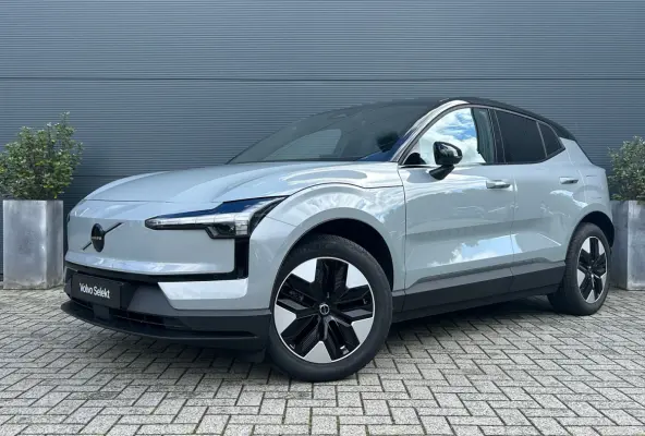 P3 Long Range Plus Europa 69 kWh | Stoel & stuurverwarming | Black pakket | Pilot Assist | Harman/Kardon | Warmtepomp |