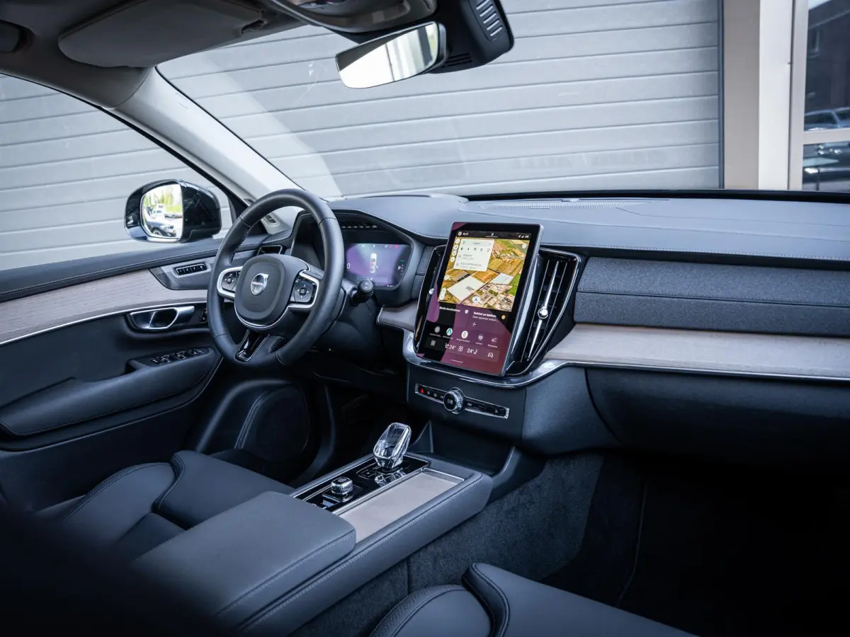 2.0 T8 Plug-in hybrid AWD Plus Dark - HUD l 360cam l ACC l H/Kardon l 21''