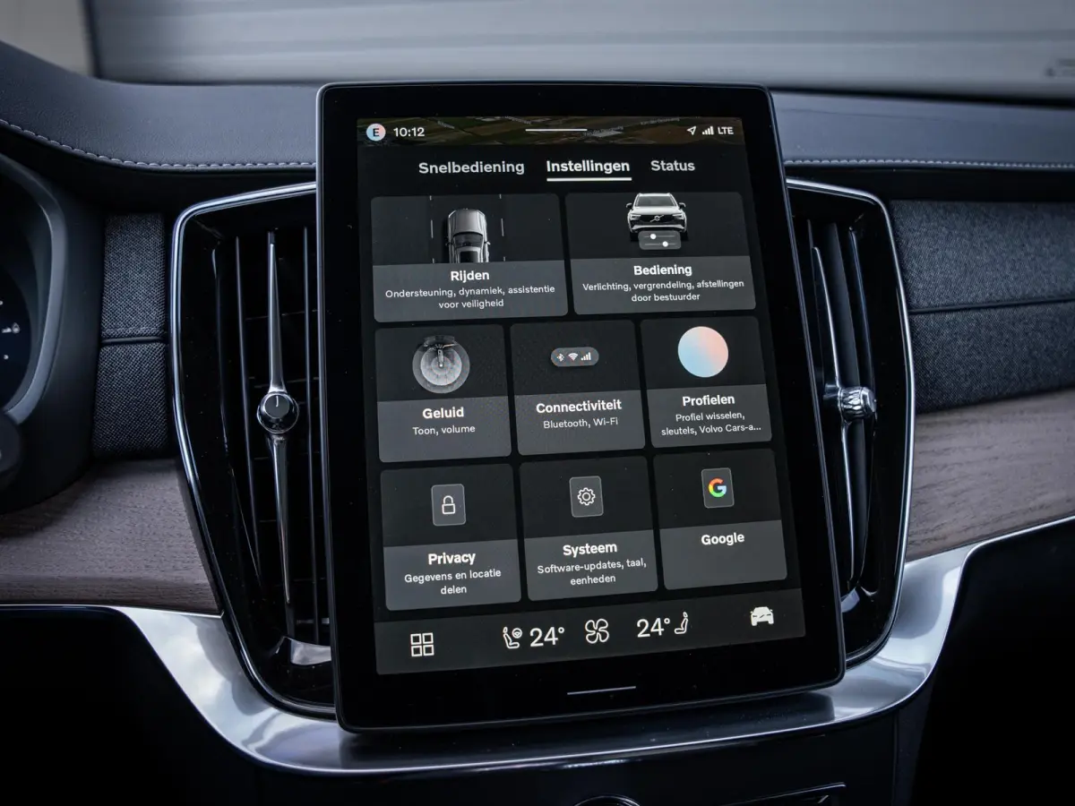 2.0 T8 Plug-in hybrid AWD Plus Dark - HUD l 360cam l ACC l H/Kardon l 21''