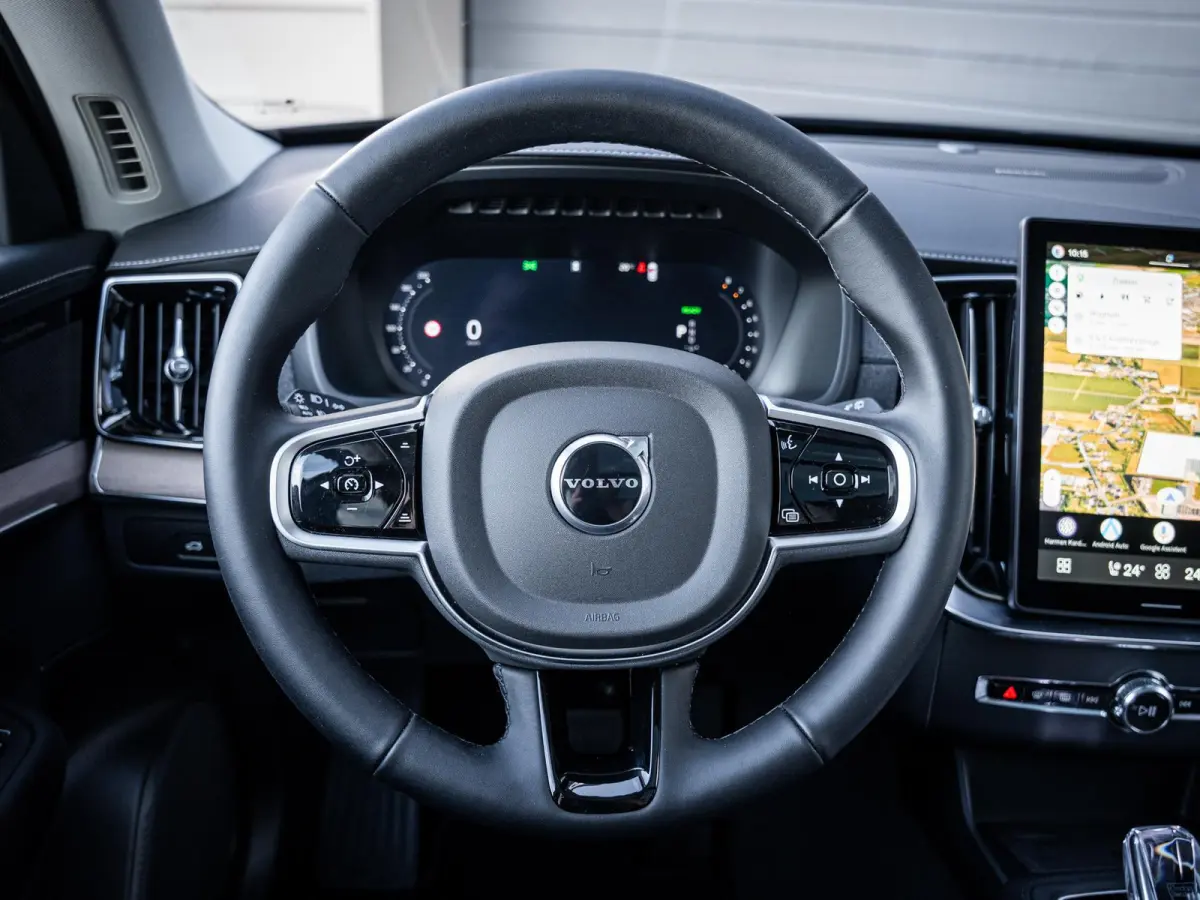 2.0 T8 Plug-in hybrid AWD Plus Dark - HUD l 360cam l ACC l H/Kardon l 21''