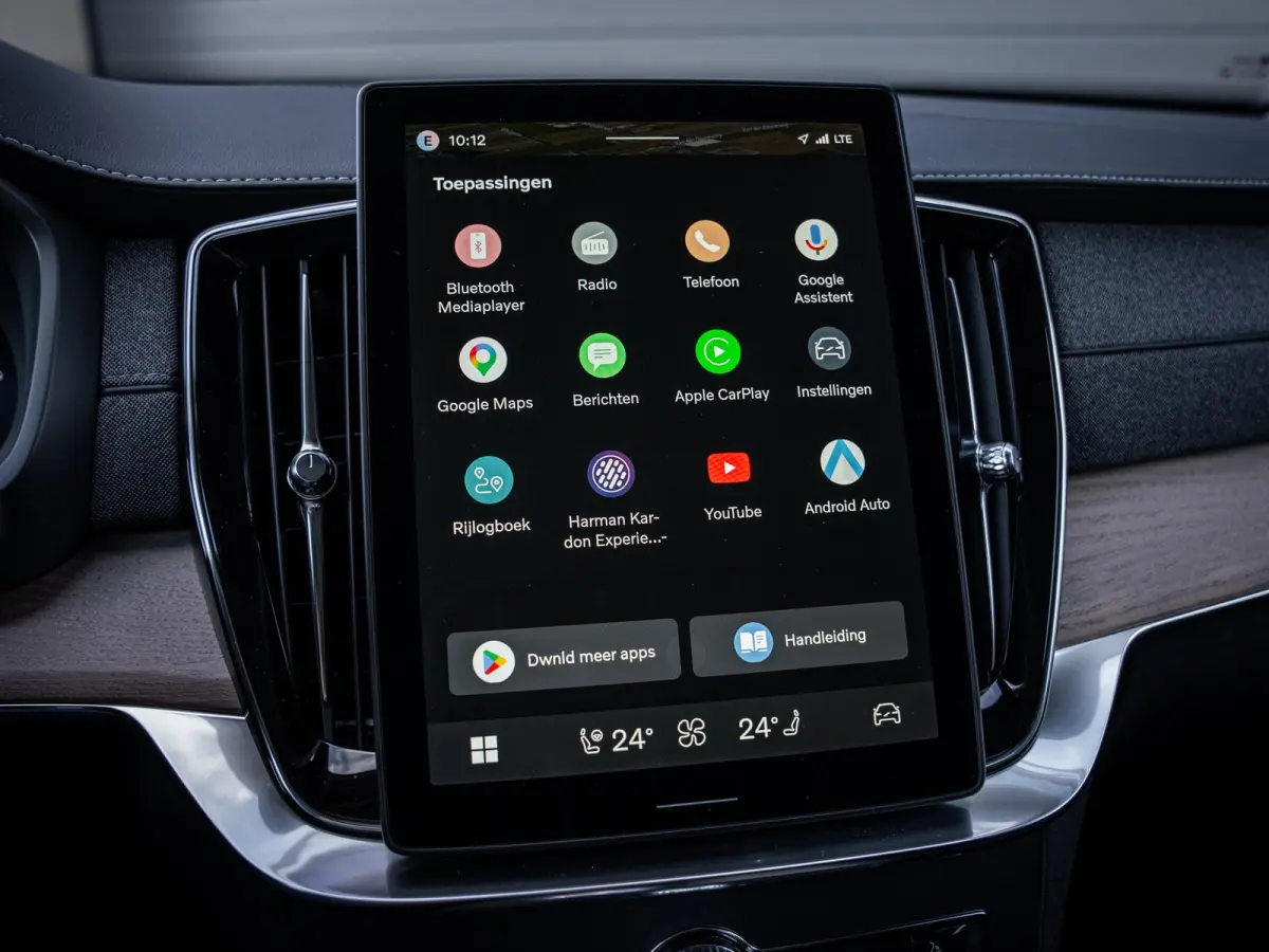 2.0 T8 Plug-in hybrid AWD Plus Dark - HUD l 360cam l ACC l H/Kardon l 21''