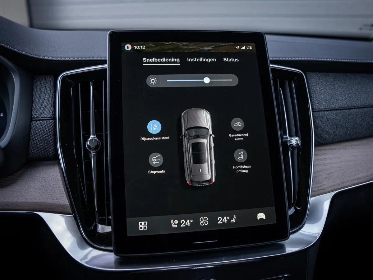 2.0 T8 Plug-in hybrid AWD Plus Dark - HUD l 360cam l ACC l H/Kardon l 21''