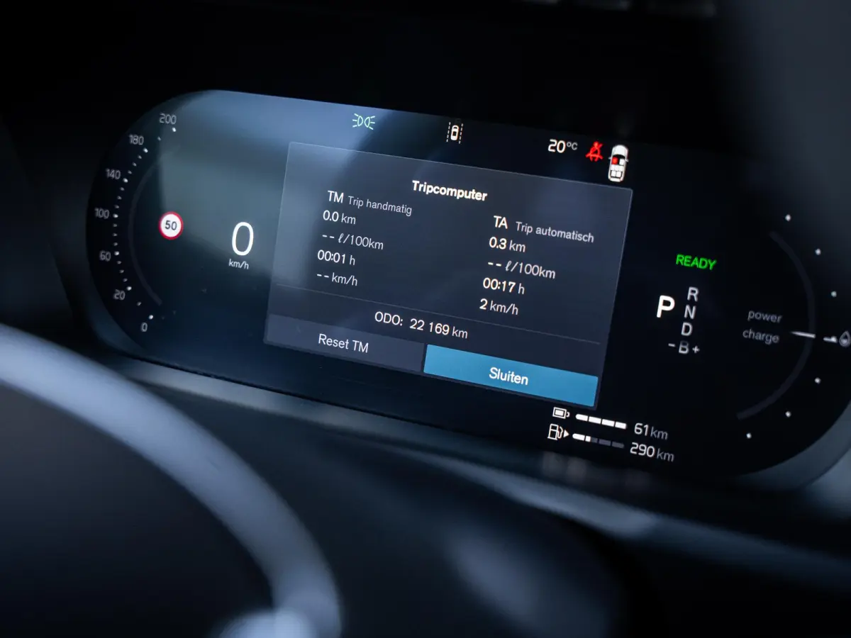 2.0 T8 Plug-in hybrid AWD Plus Dark - HUD l 360cam l ACC l H/Kardon l 21''
