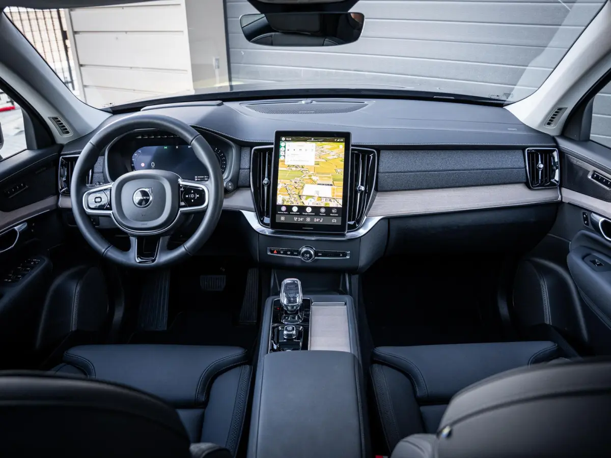 2.0 T8 Plug-in hybrid AWD Plus Dark - HUD l 360cam l ACC l H/Kardon l 21''