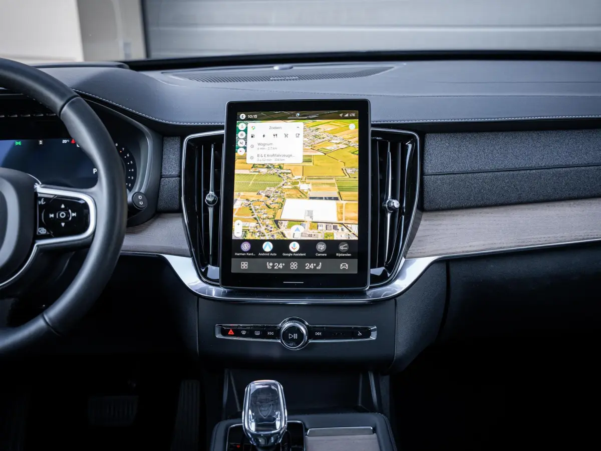 2.0 T8 Plug-in hybrid AWD Plus Dark - HUD l 360cam l ACC l H/Kardon l 21''