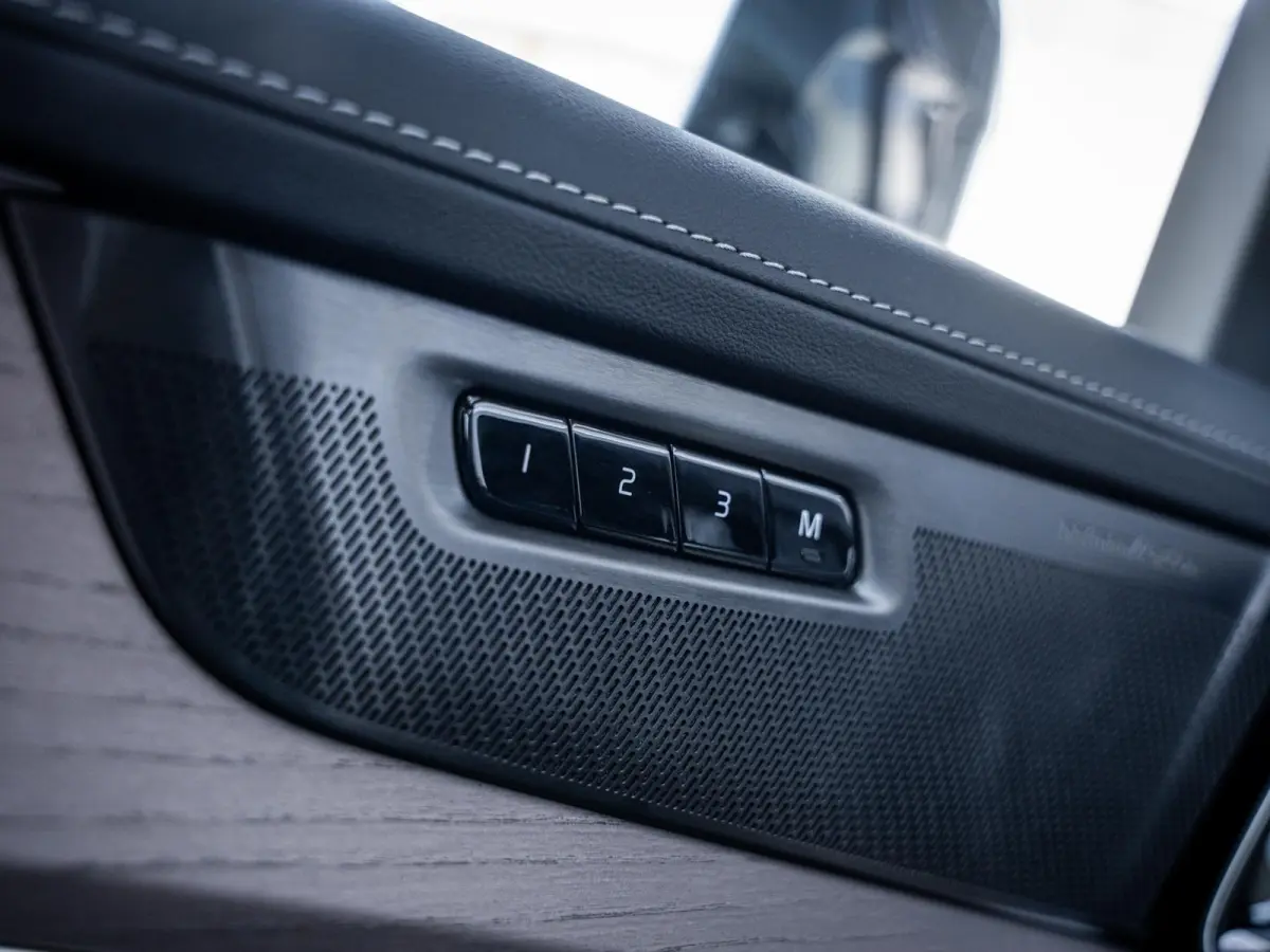 2.0 T8 Plug-in hybrid AWD Plus Dark - HUD l 360cam l ACC l H/Kardon l 21''