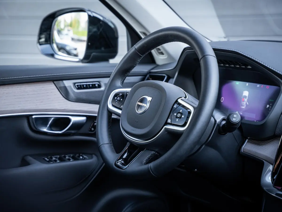2.0 T8 Plug-in hybrid AWD Plus Dark - HUD l 360cam l ACC l H/Kardon l 21''