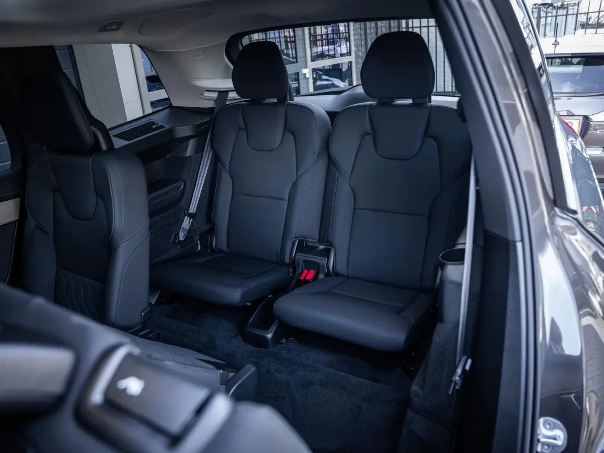 2.0 T8 Plug-in hybrid AWD Plus Dark - HUD l 360cam l ACC l H/Kardon l 21''
