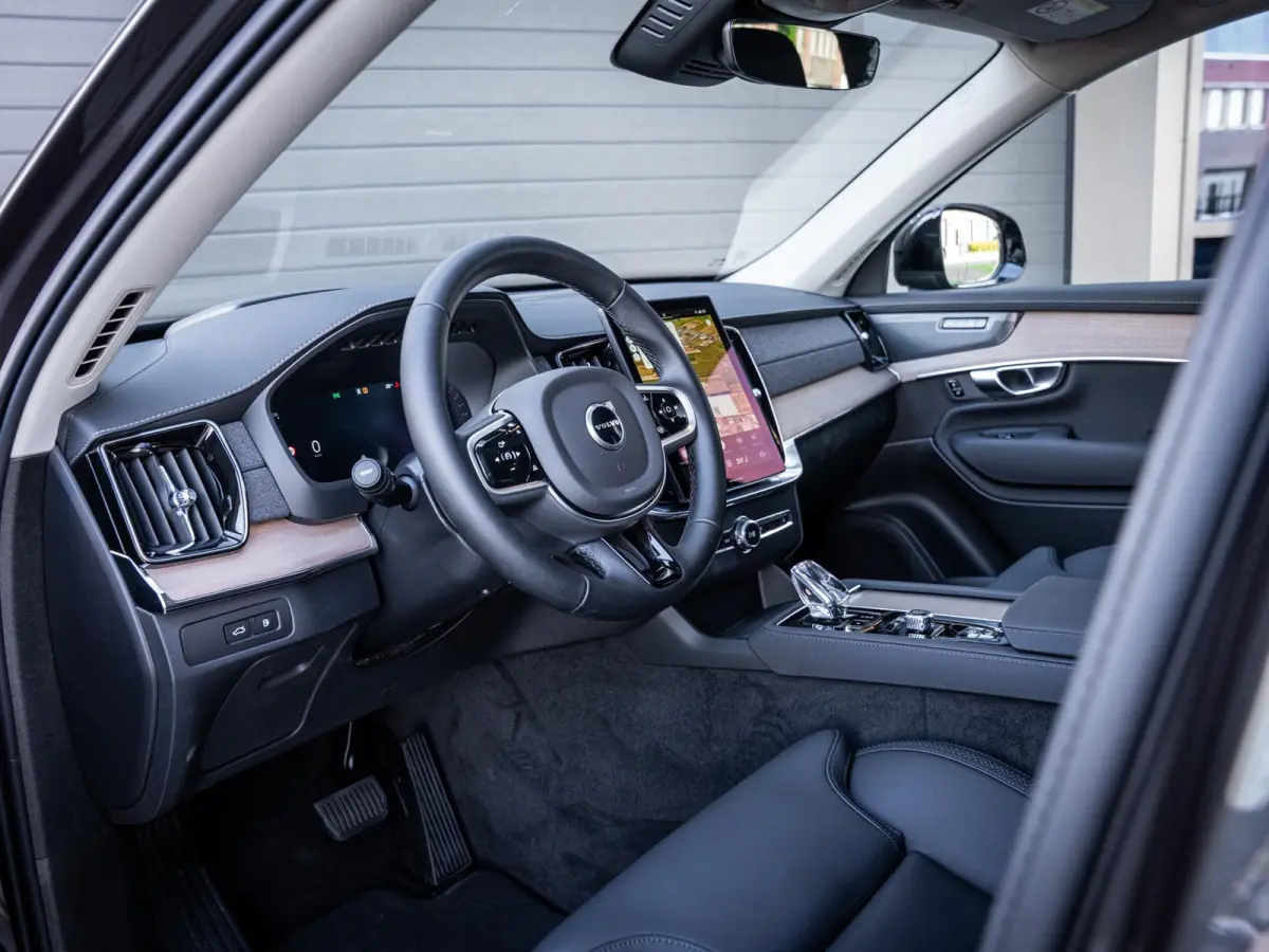 2.0 T8 Plug-in hybrid AWD Plus Dark - HUD l 360cam l ACC l H/Kardon l 21''
